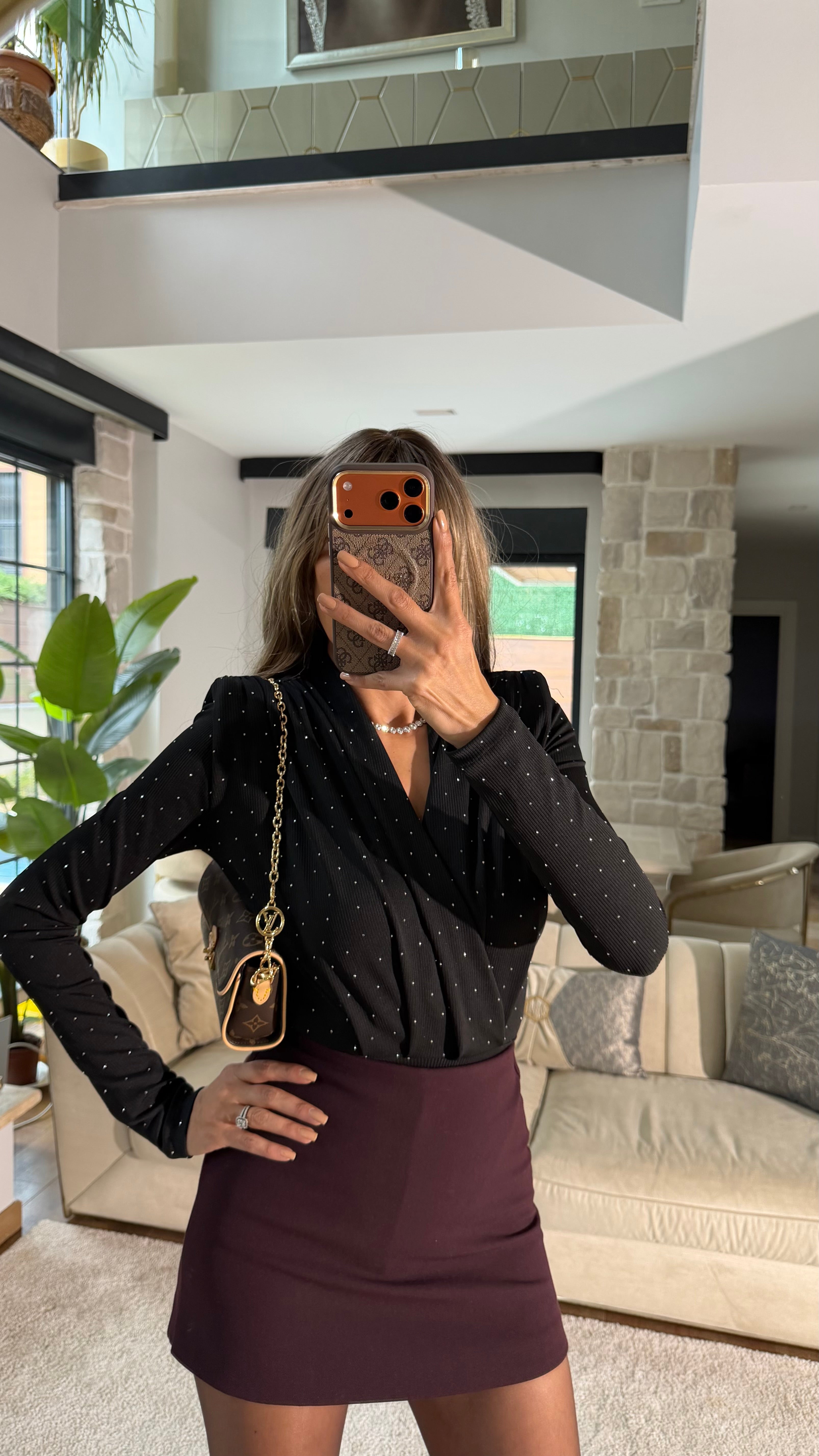 Siyah V yaka Vatkalı Drapeli Bodysuit