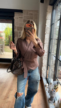 Yandan Bağlamalı İnce Çizgili Gömlek Kahverengi