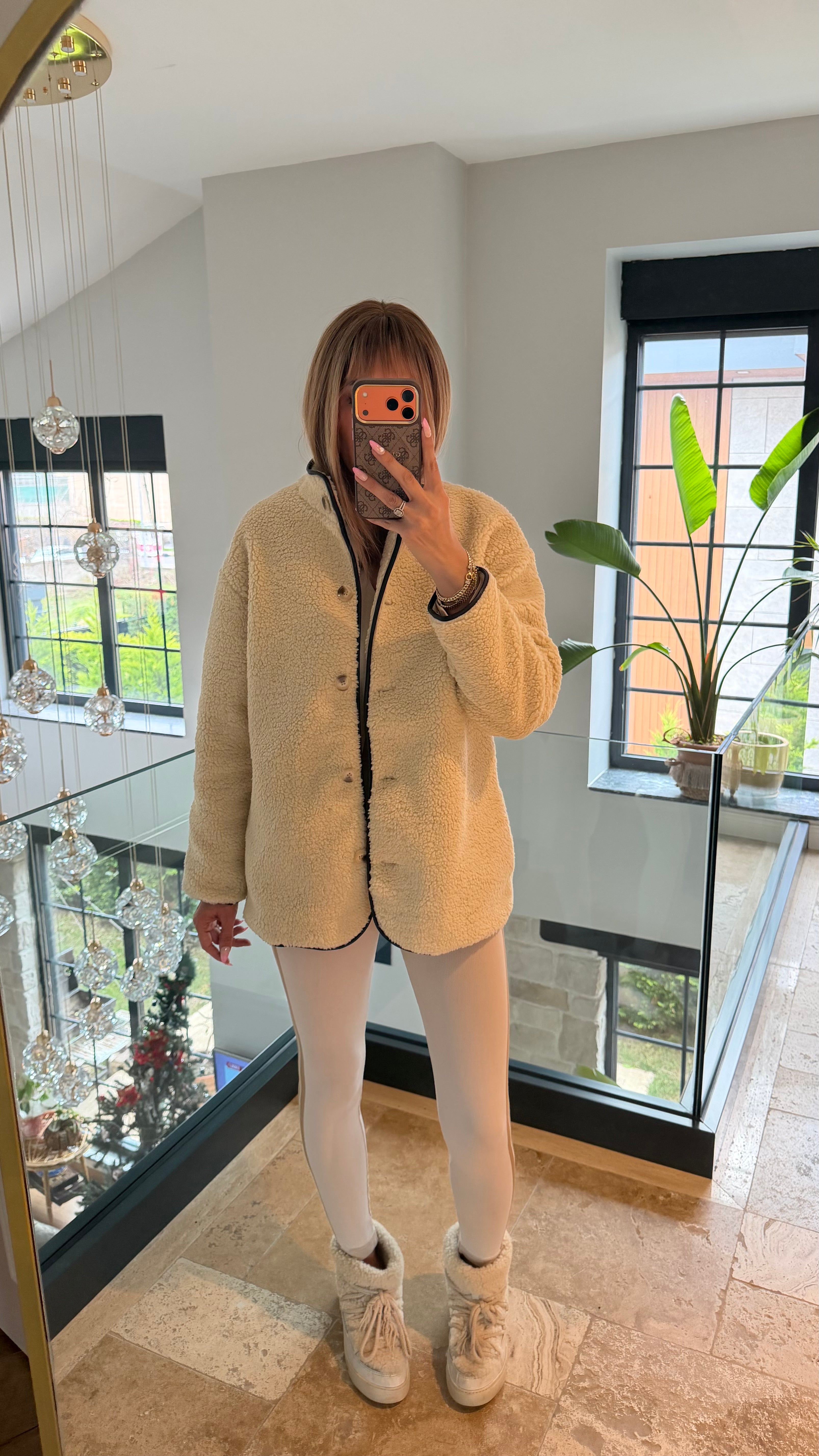 Düğmeli Deri Detaylı Peluş Oversize Ceket Bej