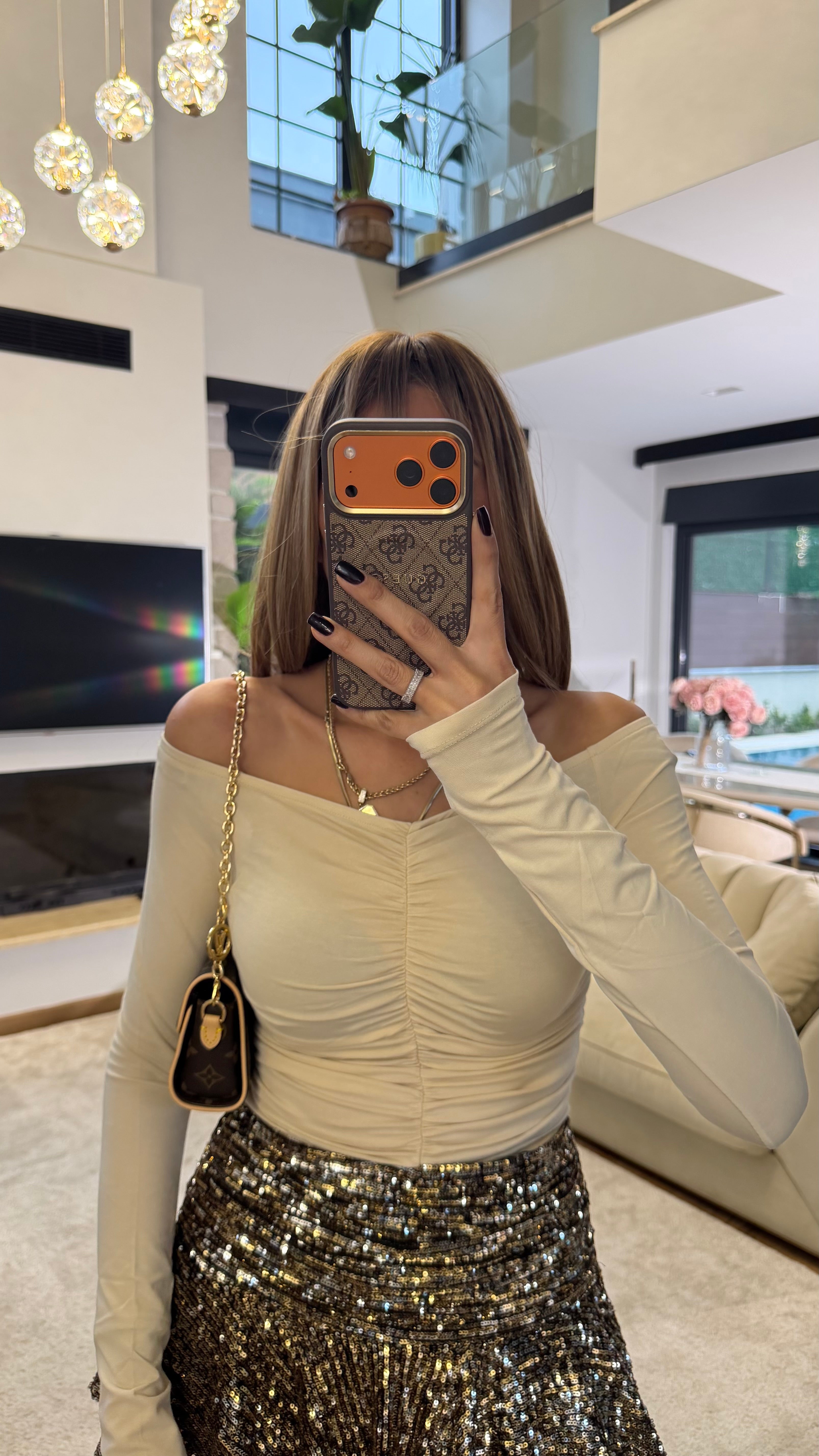 Dilvin Omuzlar Açık Büzgülü Top Bej