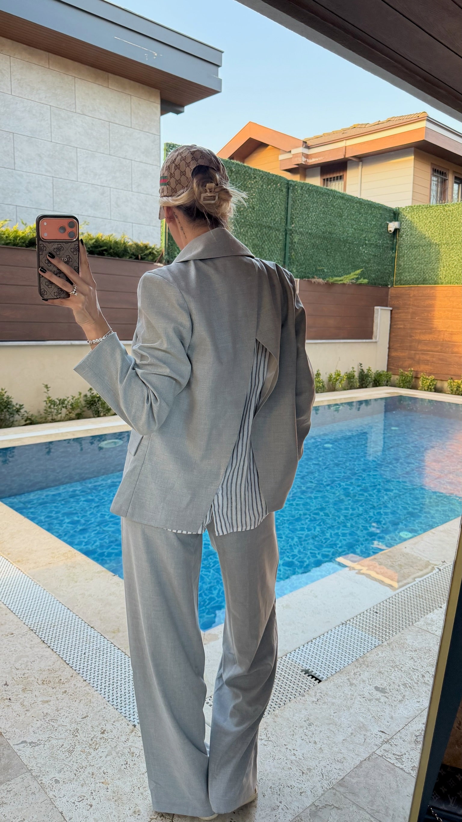 Gömlek Detaylı Açık Arkalı Blazer Ceket Pantolon Takım Gri