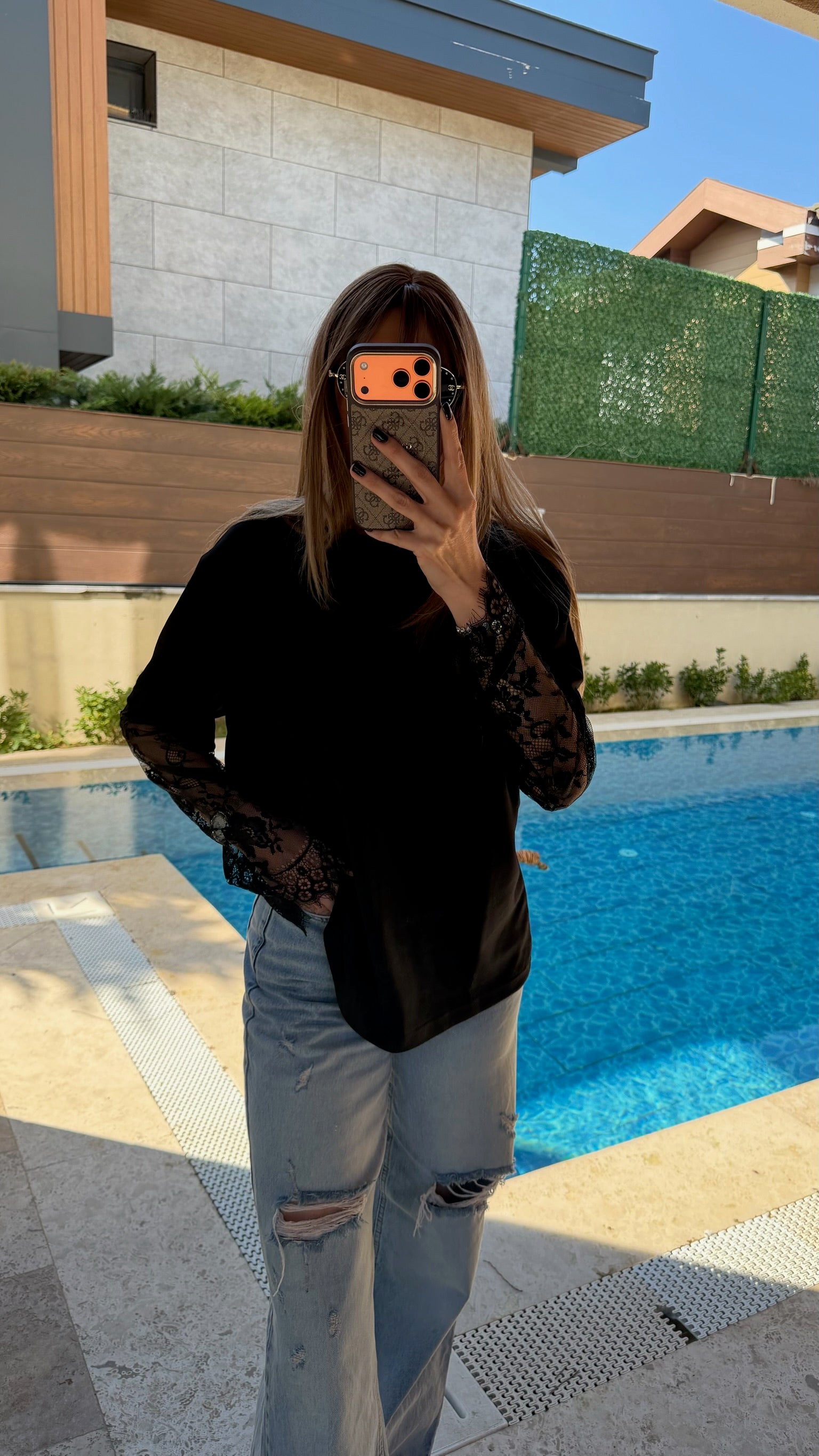 Kolları Dantel Detaylı Basic Tişört Siyah