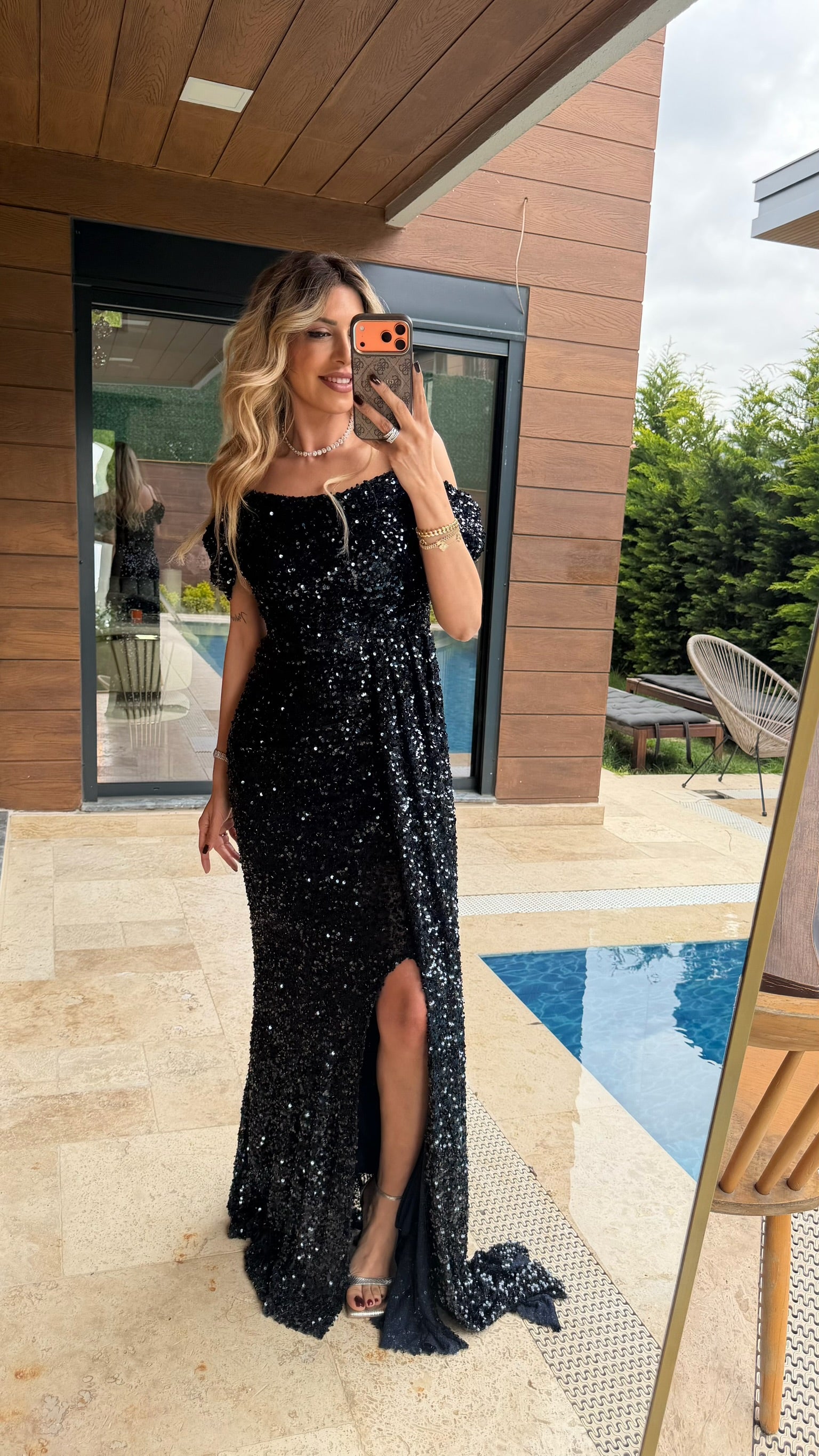 Siyah Kol Drape Detaylı Uzun Abiye Payet Elbise