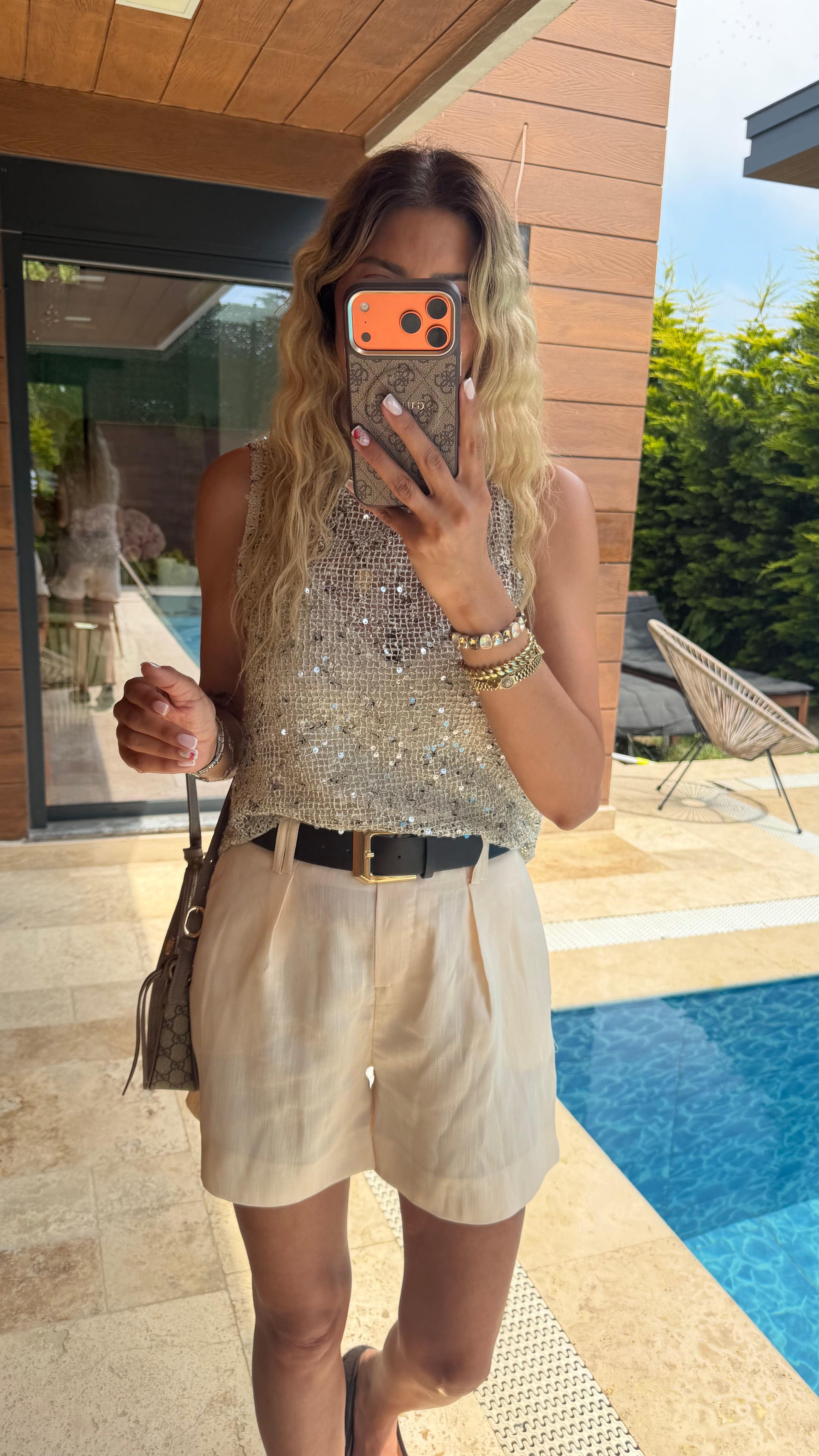 Kemerli Pileli Bej  Şort