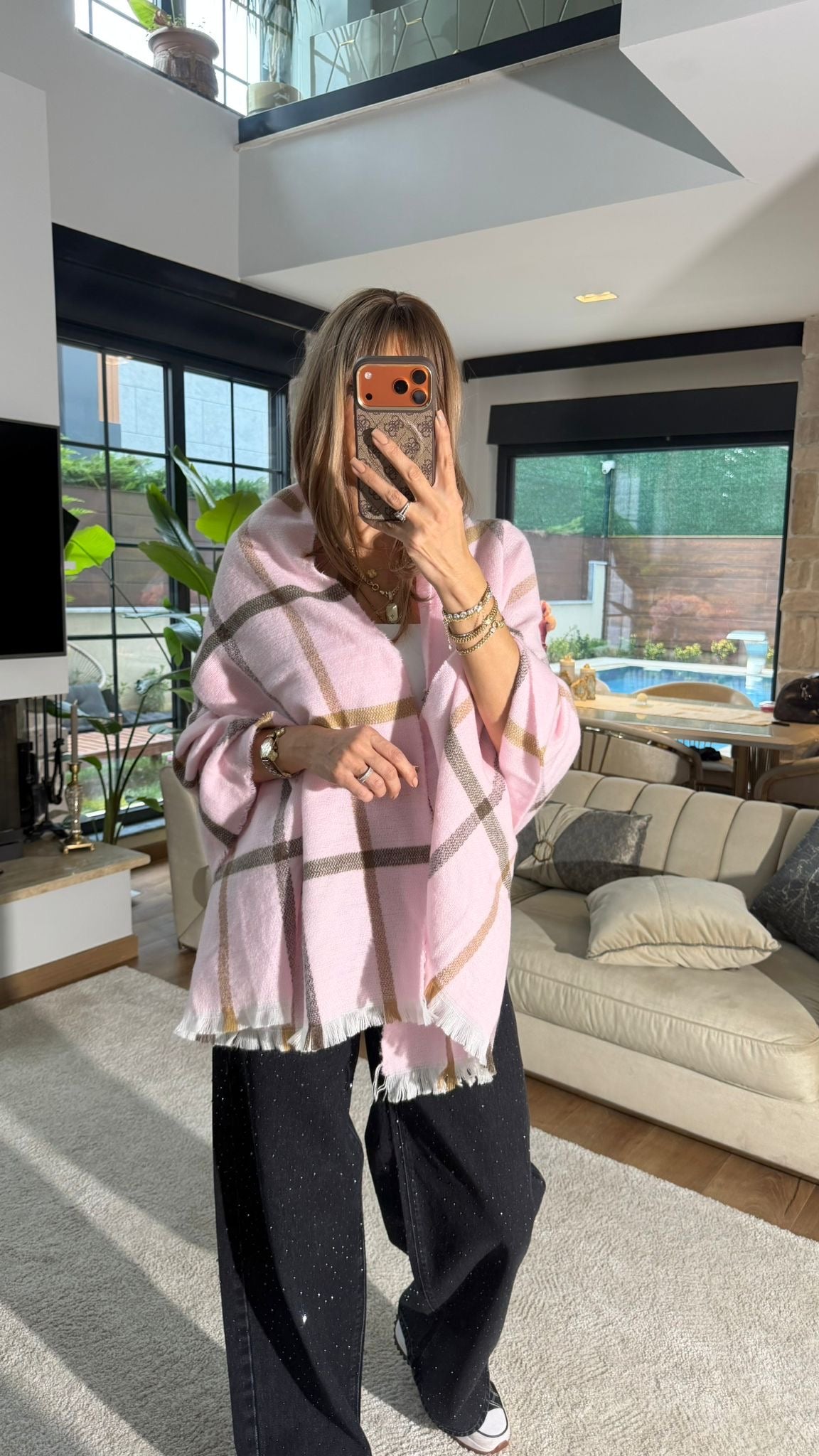 Pembe Kareli Püsküllü Yumuşak Dokulu Şal