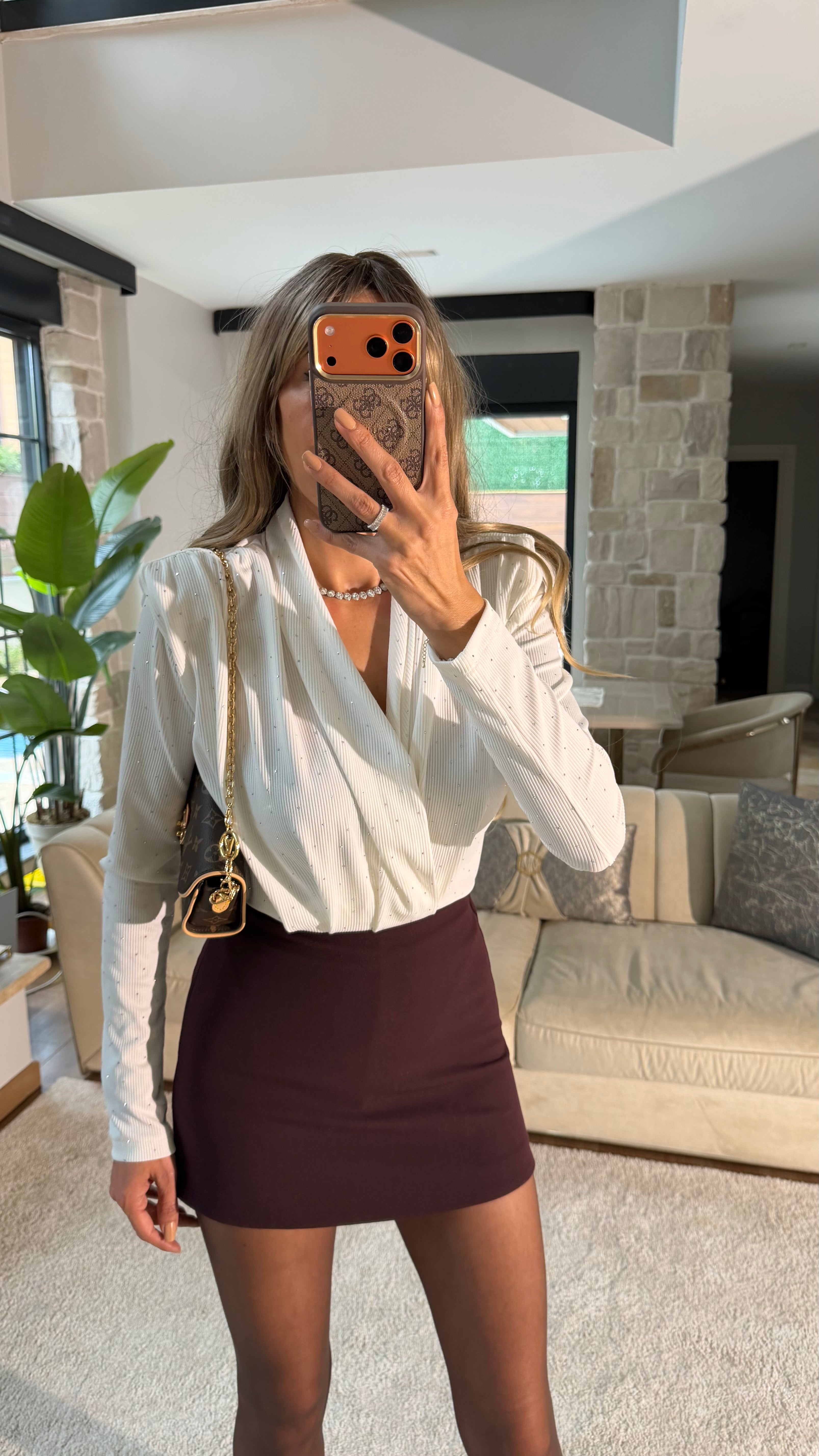 Beyaz V yaka Taşlı Vatkalı Drapeli Bodysuit