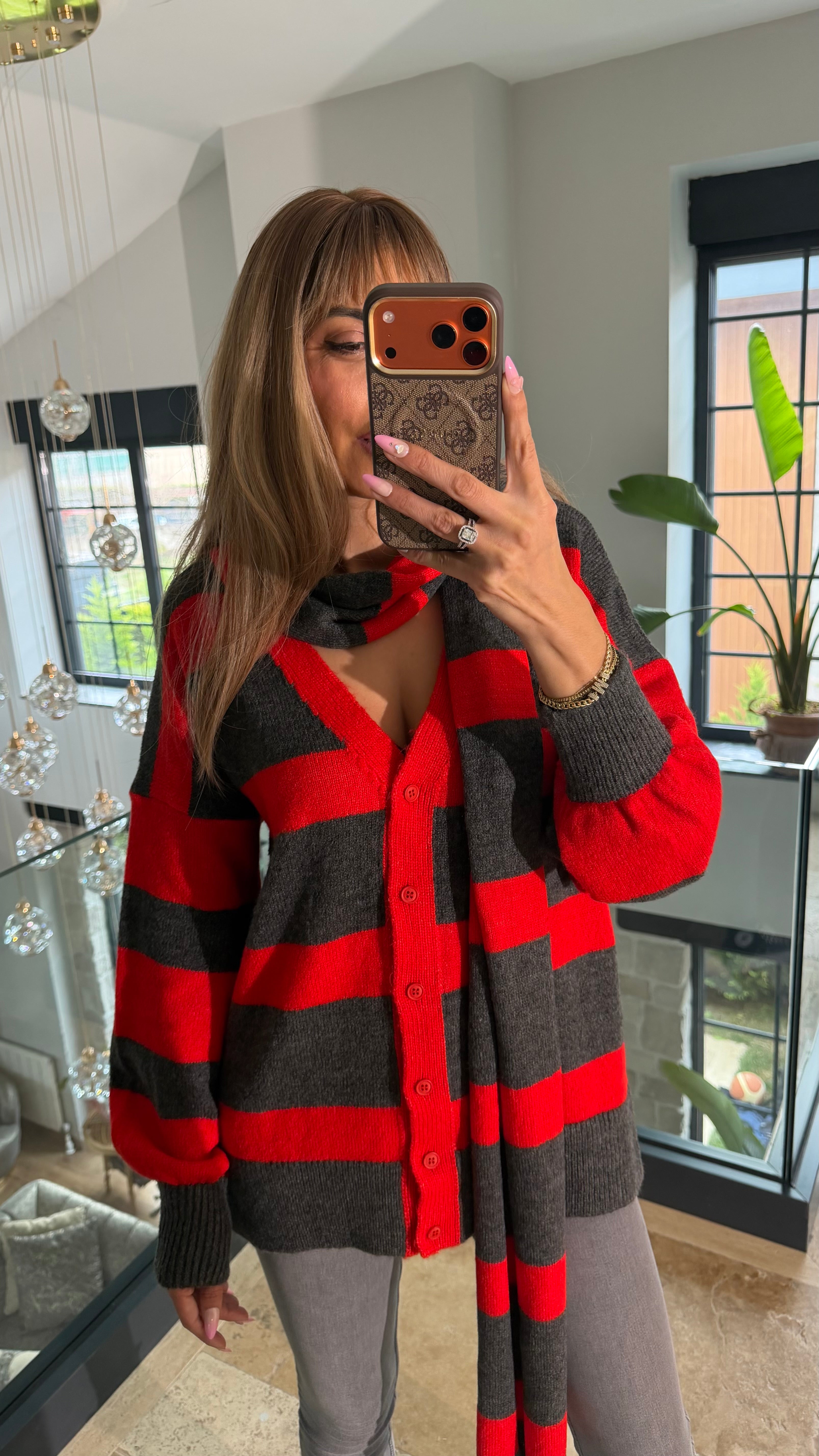 Atkılı Şeritli V Yaka Antrasit Kırmızı Hırka