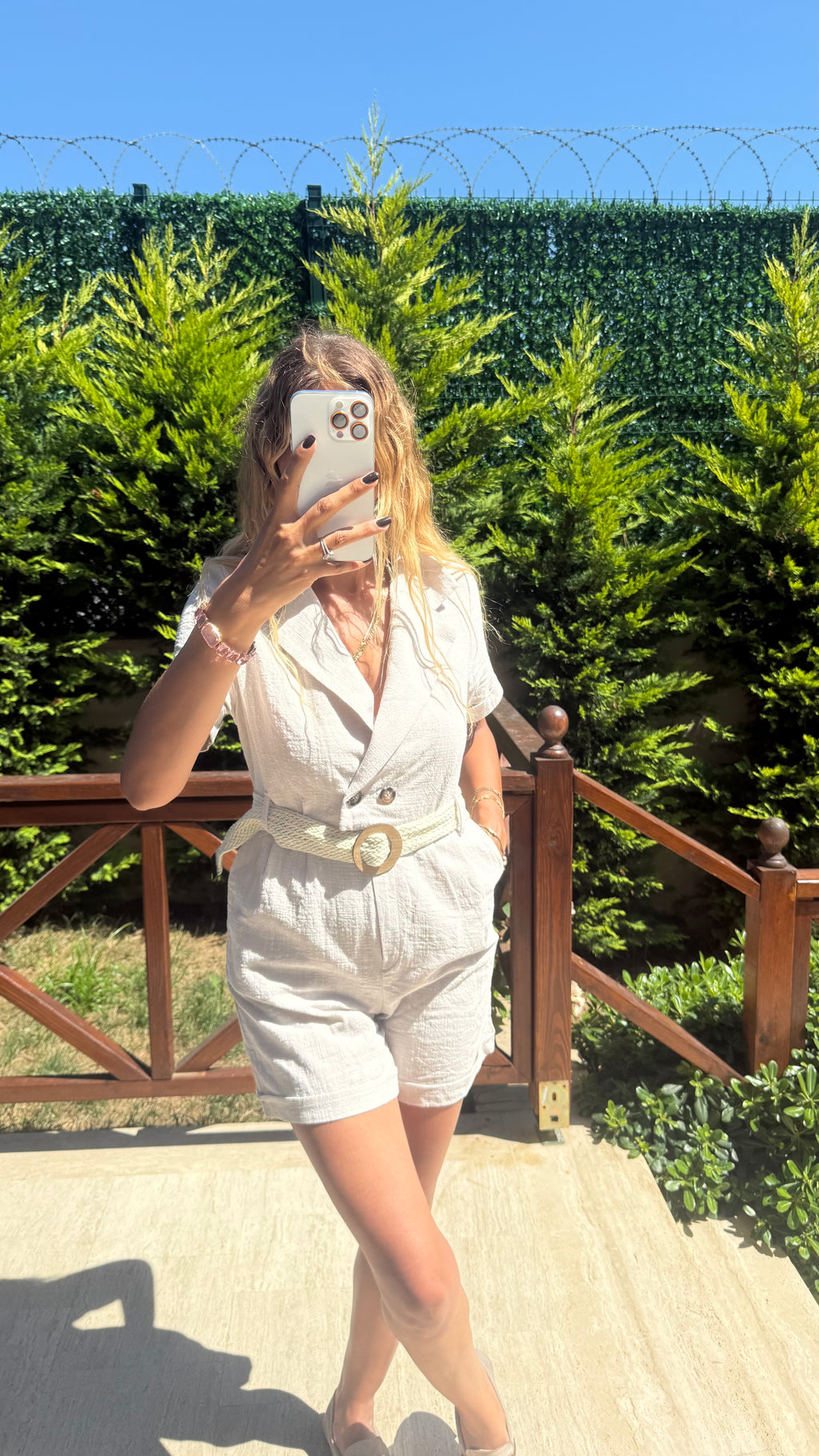 Linen Chic Kuşak Detaylı Kruvaze Yaka Kısa Bej Tulum