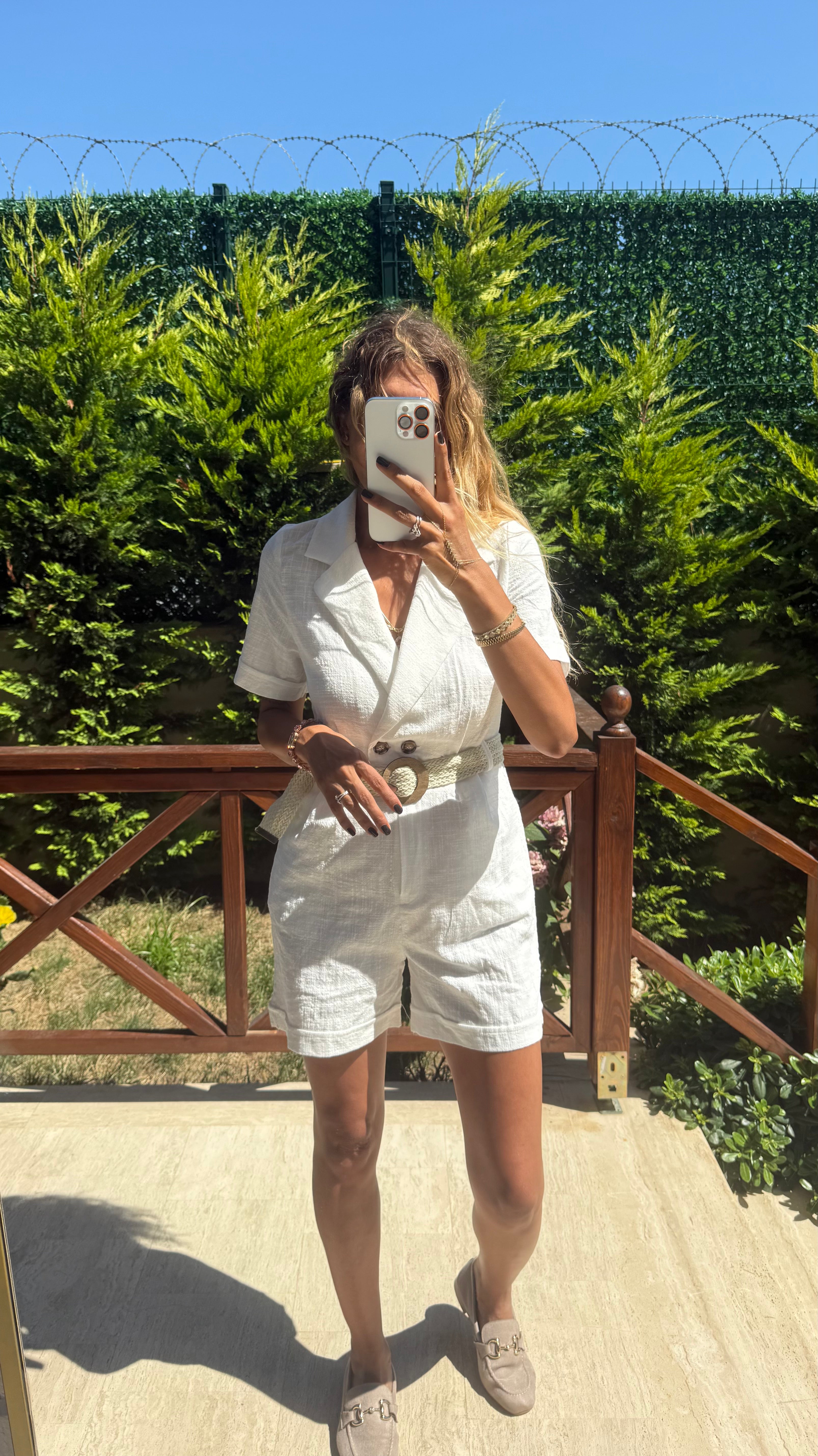Linen Chic Kuşak Detaylı Kruvaze Yaka Kısa Beyaz Tulum