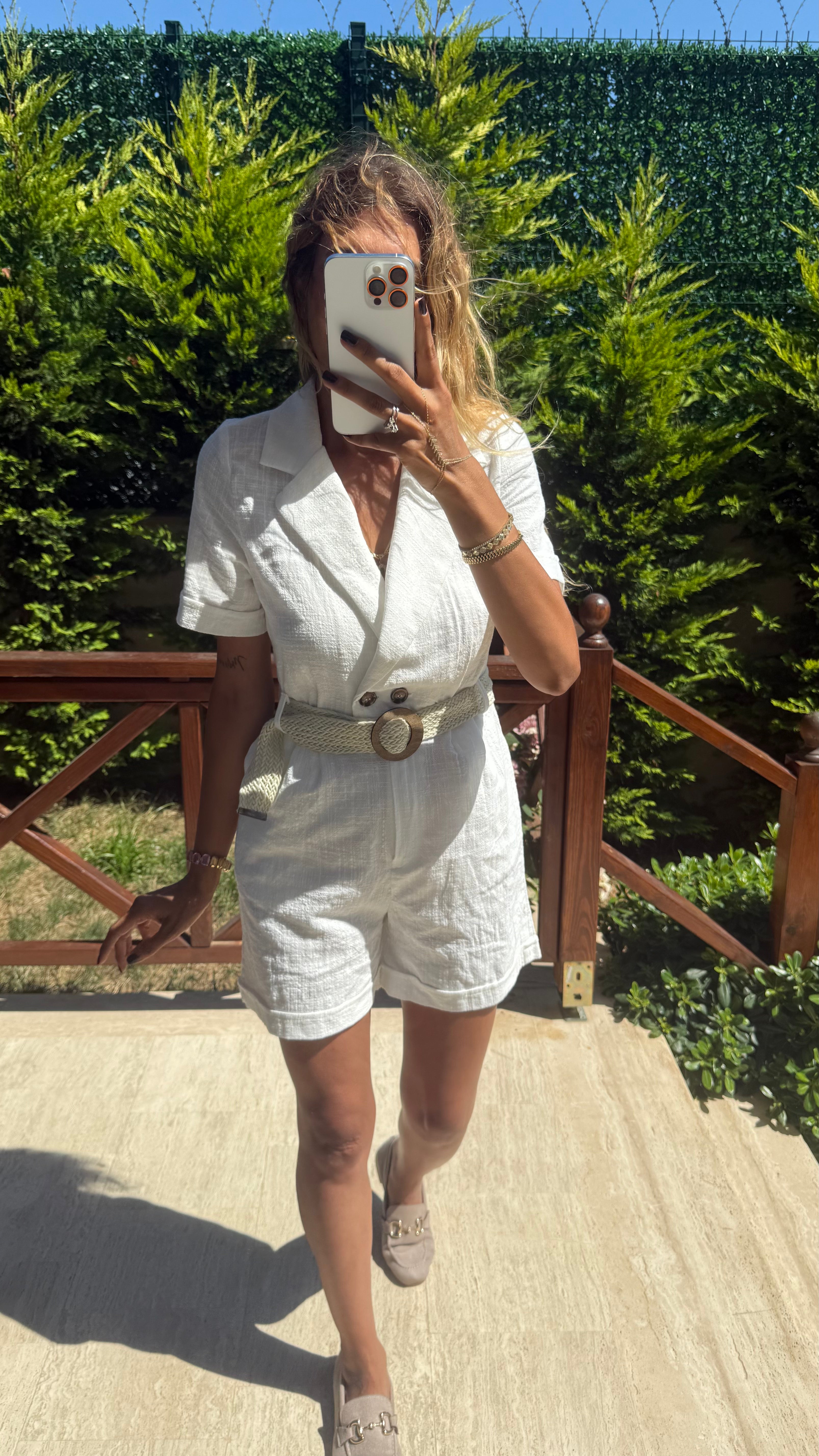 Linen Chic Kuşak Detaylı Kruvaze Yaka Kısa Beyaz Tulum