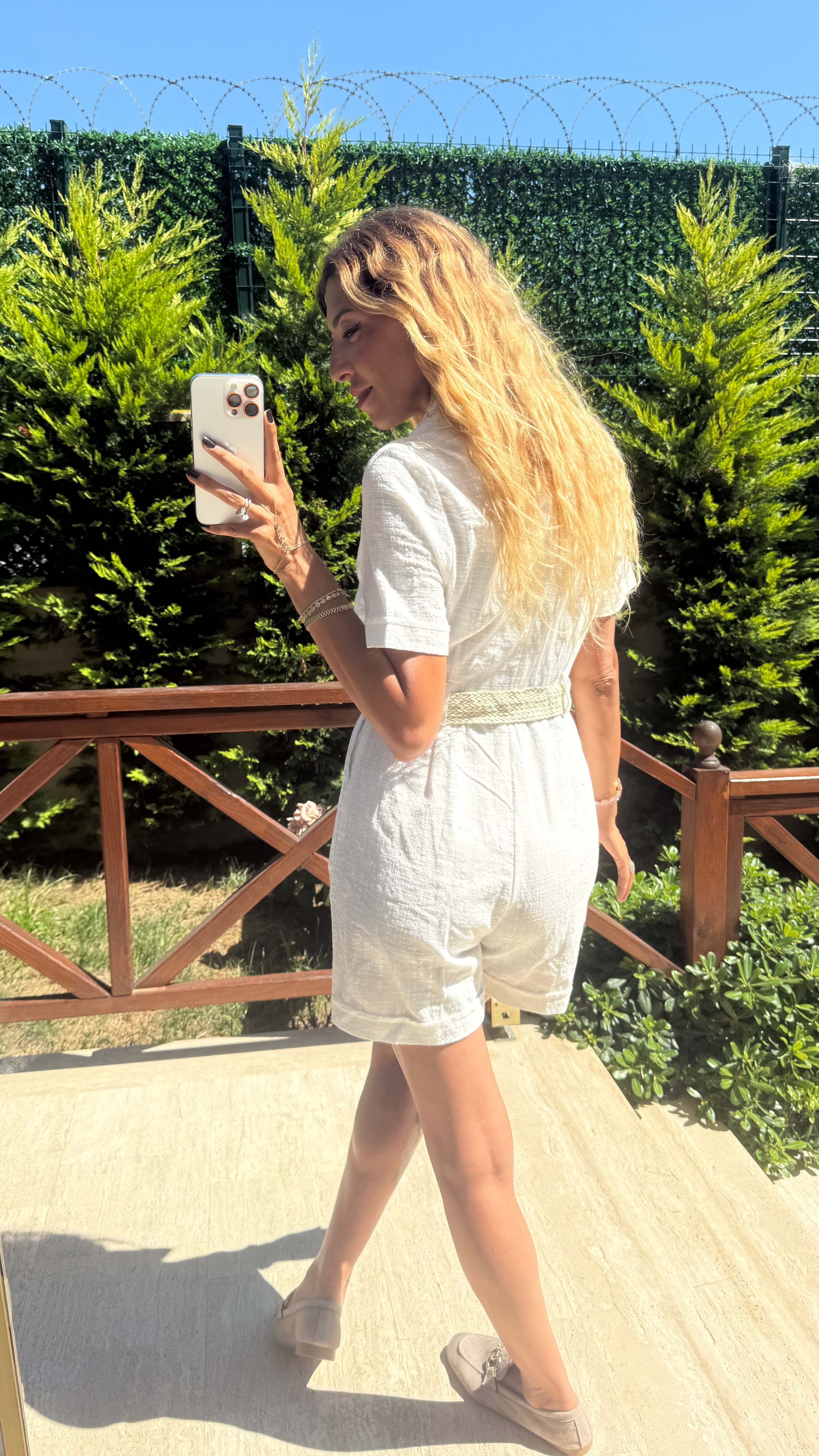 Linen Chic Kuşak Detaylı Kruvaze Yaka Kısa Beyaz Tulum