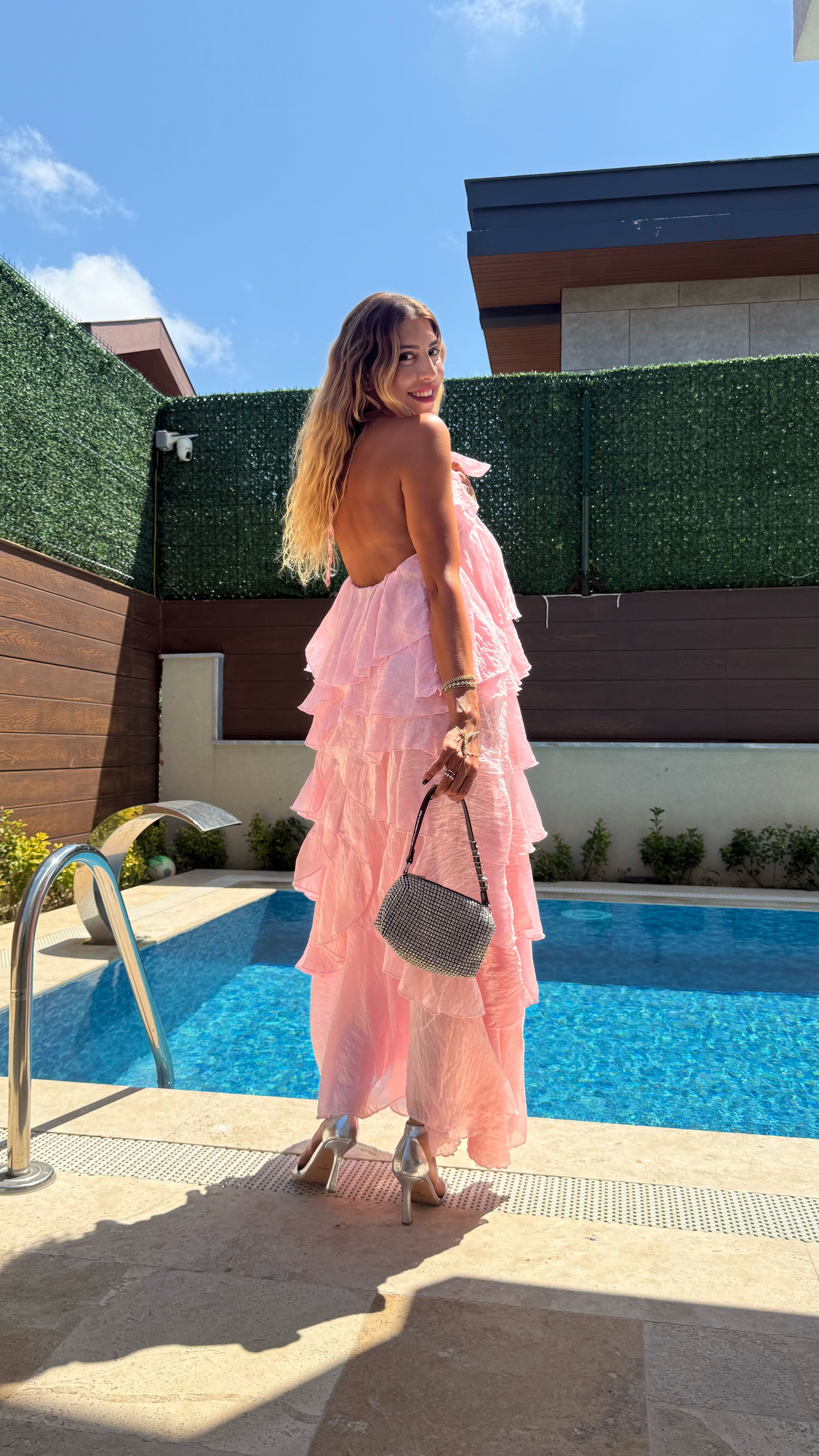 Rosé Bloom Volanlı Fırfır Detaylı Askılı Pembe Maxi Elbise