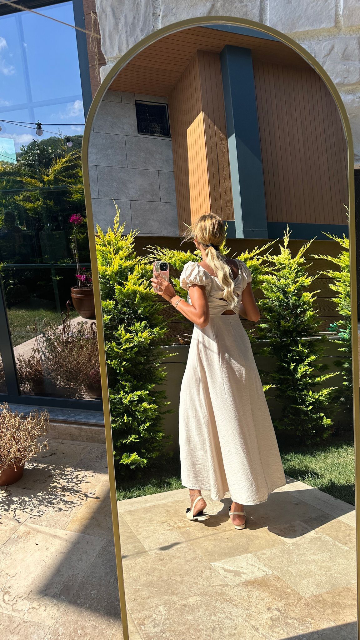 Kurdele Sırt Detaylı Elbise
