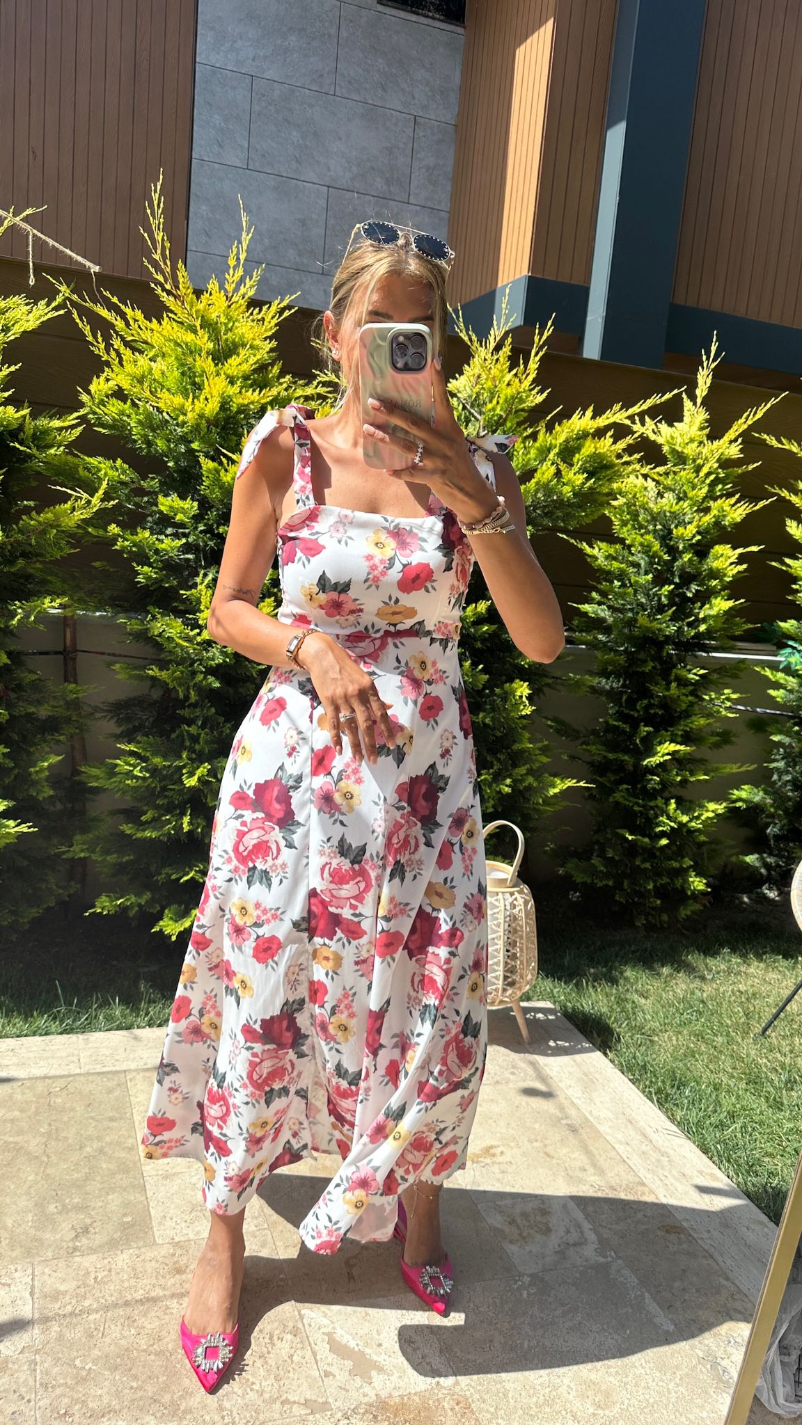 Çiçek Detaylı Askılı Elbise